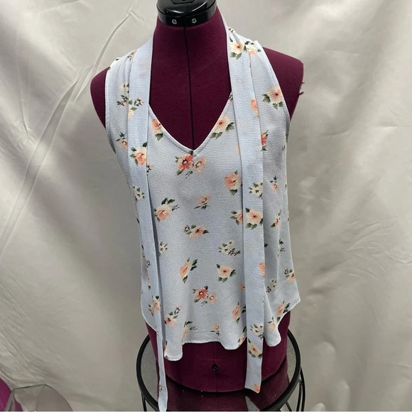 E&M Collection Women blue floral Sleeveless Blouse - Picture 4 of 9